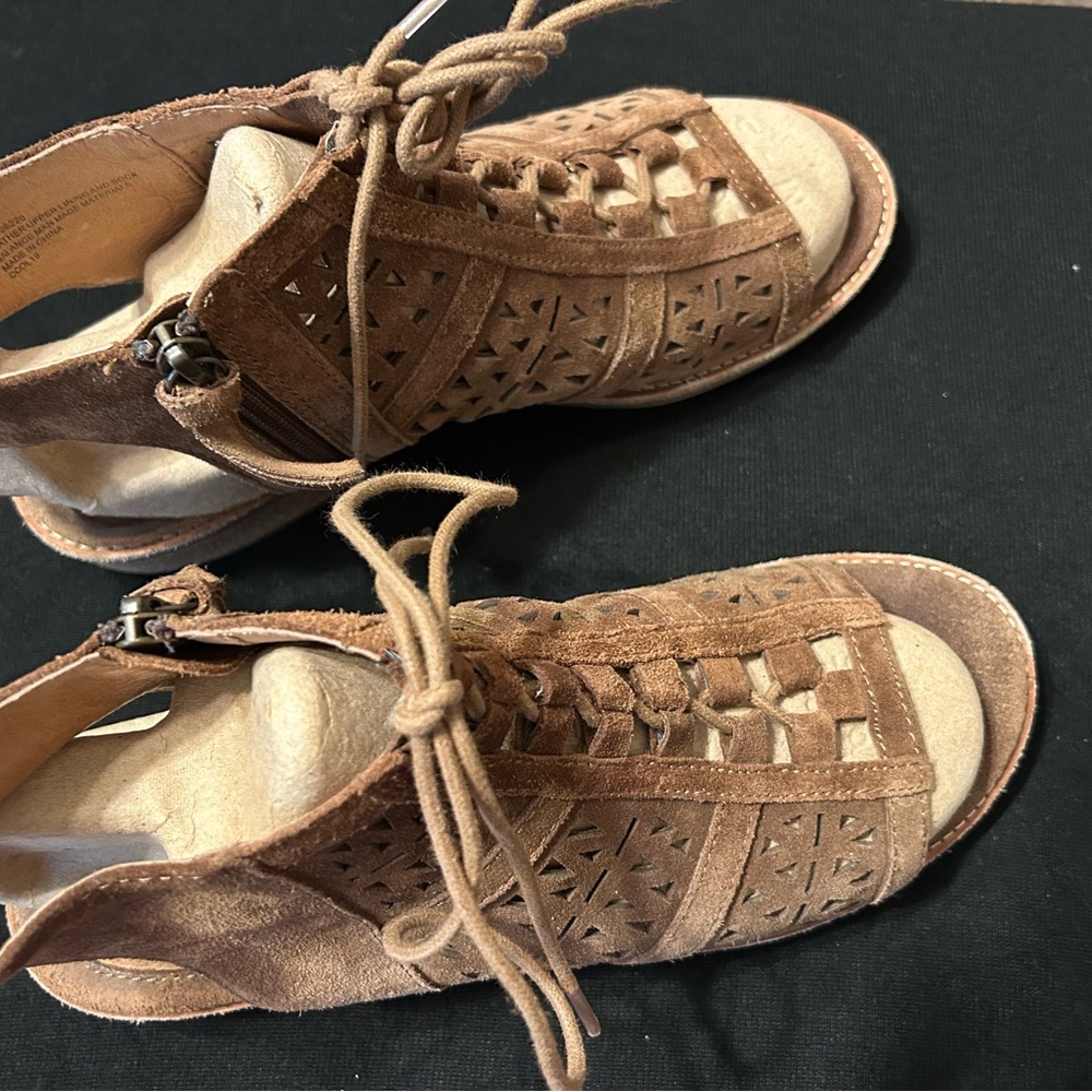 Sofft Brown Sandals with Intricate Detailing